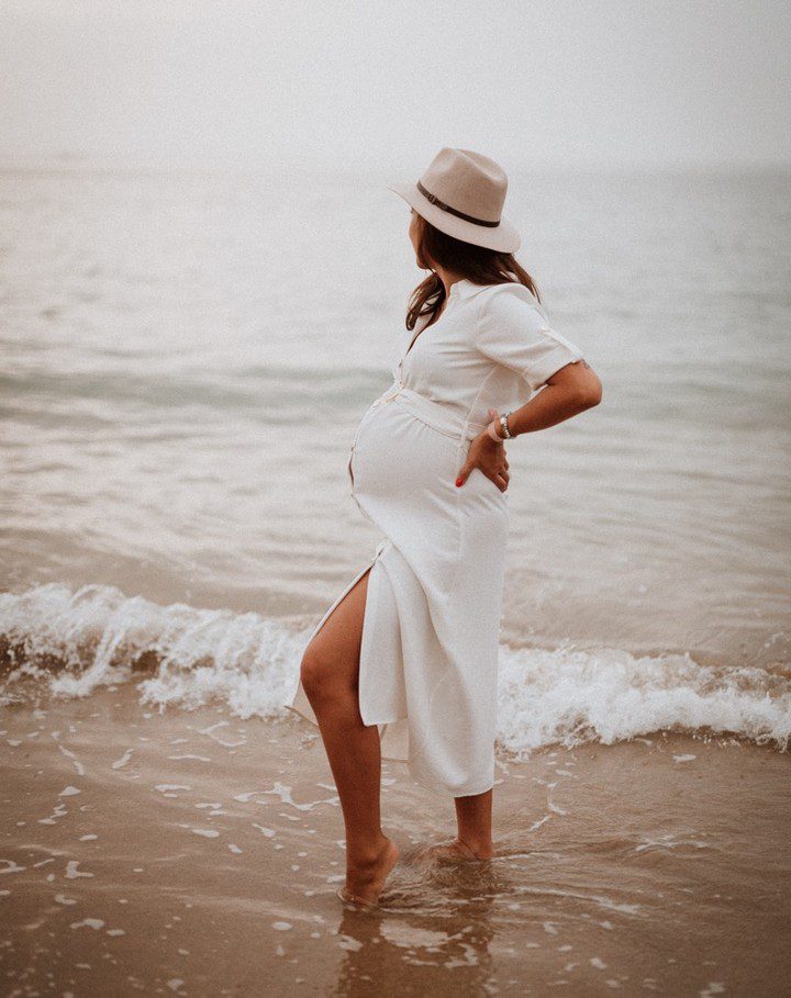 Photographe grossesse Rennes Ille et Vilaine Bretagne Loire atlantique Mayenne Maternité Future maman ventre rond