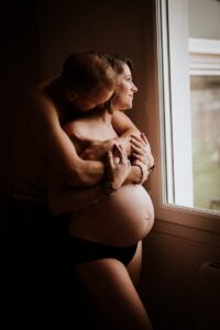 Photographe maternité Rennes grossesse Ille et vilaine future maman Bretagne Ventre rond original