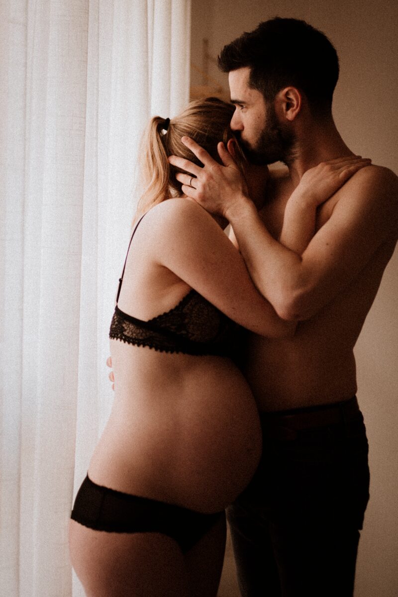 Photographe grossesse Rennes maternité Ille-et-Vilaine future maman intimité couple photographie
