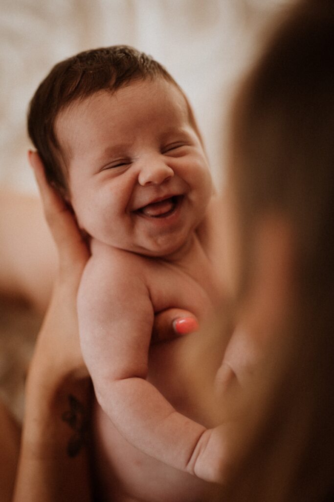 Séance photo bébé, nouveau-né, photographe Rennes, Ille-et-Vilaine, Bretagne, peau à peau