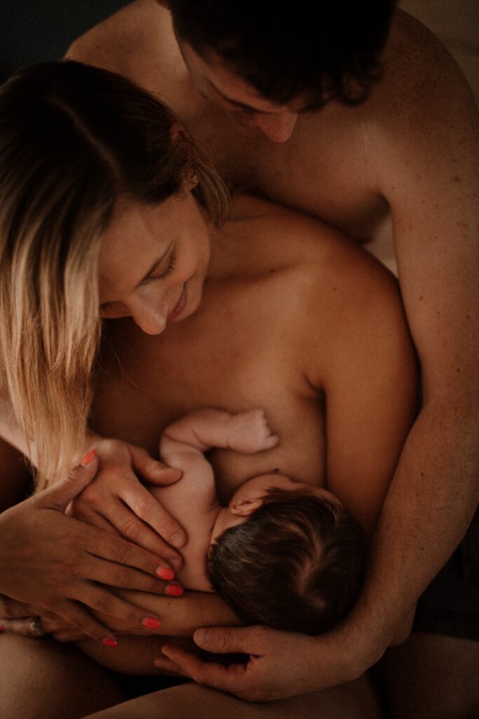 Séance photo bébé, nouveau-né, photographe Rennes, Ille-et-Vilaine, Bretagne, peau à peau