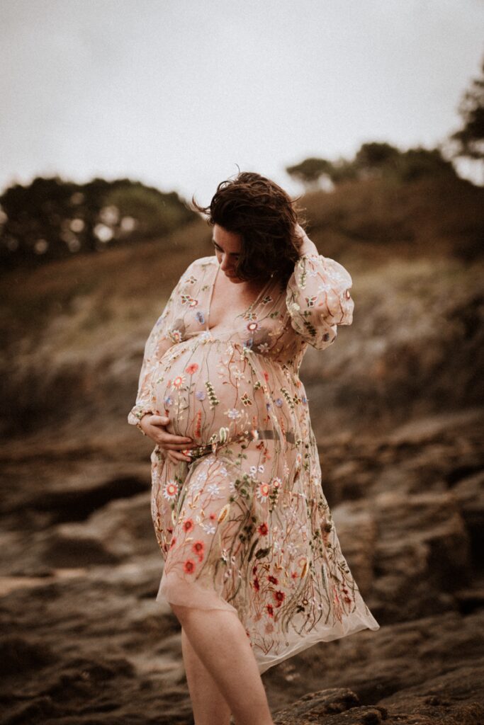 Photographe grossesse Rennes Cancale Ille et Vilaine Bretagne, Nantes Morbihan Mayenne Maternité future maman Ventre rond