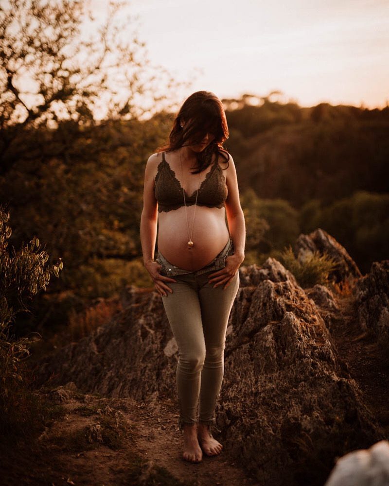 Photographe grossesse Rennes Ille et Vilaine Bretagne Loire atlantique Mayenne Future maman ventre rond