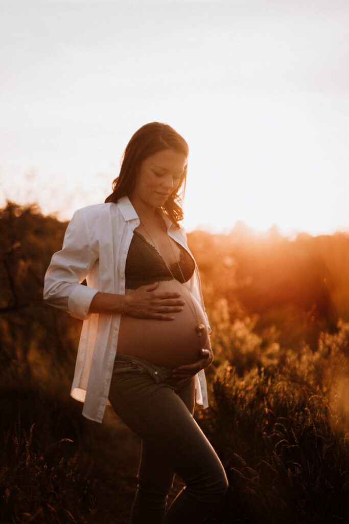 Photographe grossesse Rennes Ille et Vilaine Bretagne Loire atlantique Mayenne Maternité Future maman ventre rond