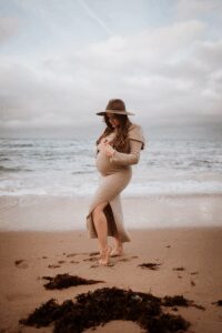 Photographe grossesse Rennes Ille et Vilaine Bretagne Loire atlantique Mayenne Maternité Future maman ventre rond